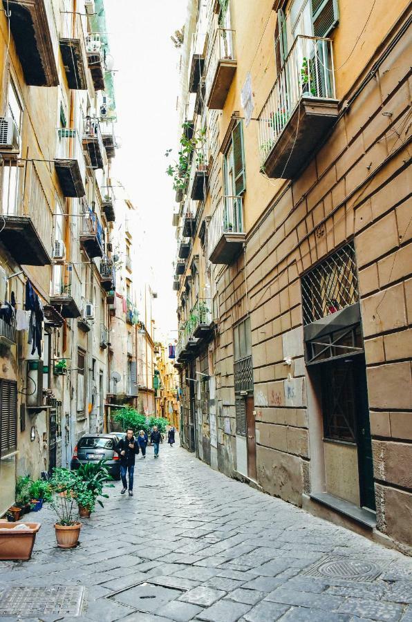 Vecchia Napoli - Anticaglia Apartment Luaran gambar