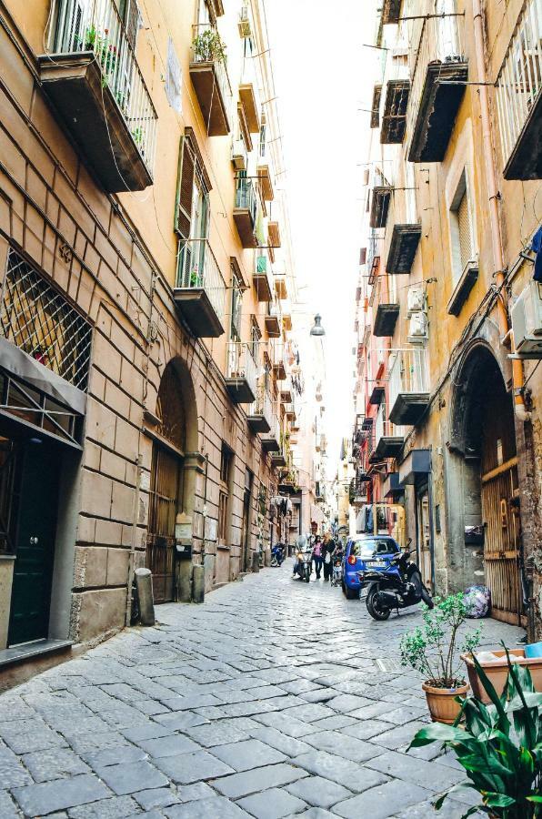 Vecchia Napoli - Anticaglia Apartment Luaran gambar